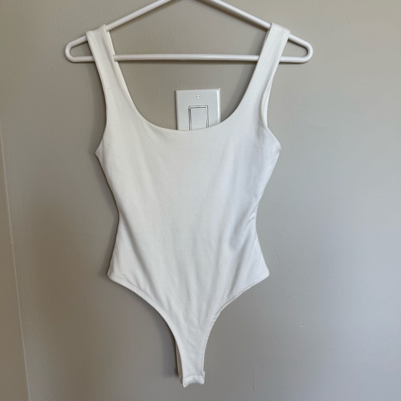 Simons Scoop Neck Thong Bodysuit in White - Picture 2 of 5